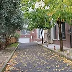Cozy Apartment, Free Parking Near Dajti Cable Car, Bunk'art Appartement Tirana