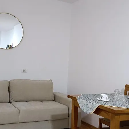 Cozy Apartment, Free Parking Near Dajti Cable Car, Bunk'art