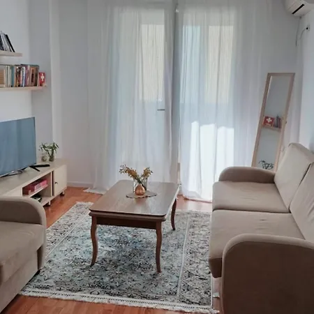 Апартаменты Cozy Apartment, Free Parking Near Dajti Cable Car, Bunk'art Тирана