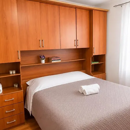 Cozy Apartment, Free Parking Near Dajti Cable Car, Bunk'art Апартаменты