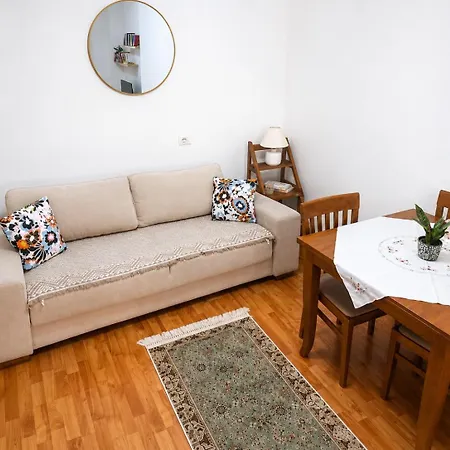 Cozy Apartment, Free Parking Near Dajti Cable Car, Bunk'art Апартаменты Тирана