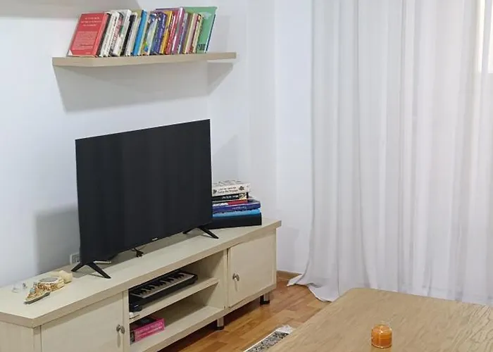 Апартаменты Cozy Near Bunk'art & Cable Car, Free Parking Тирана